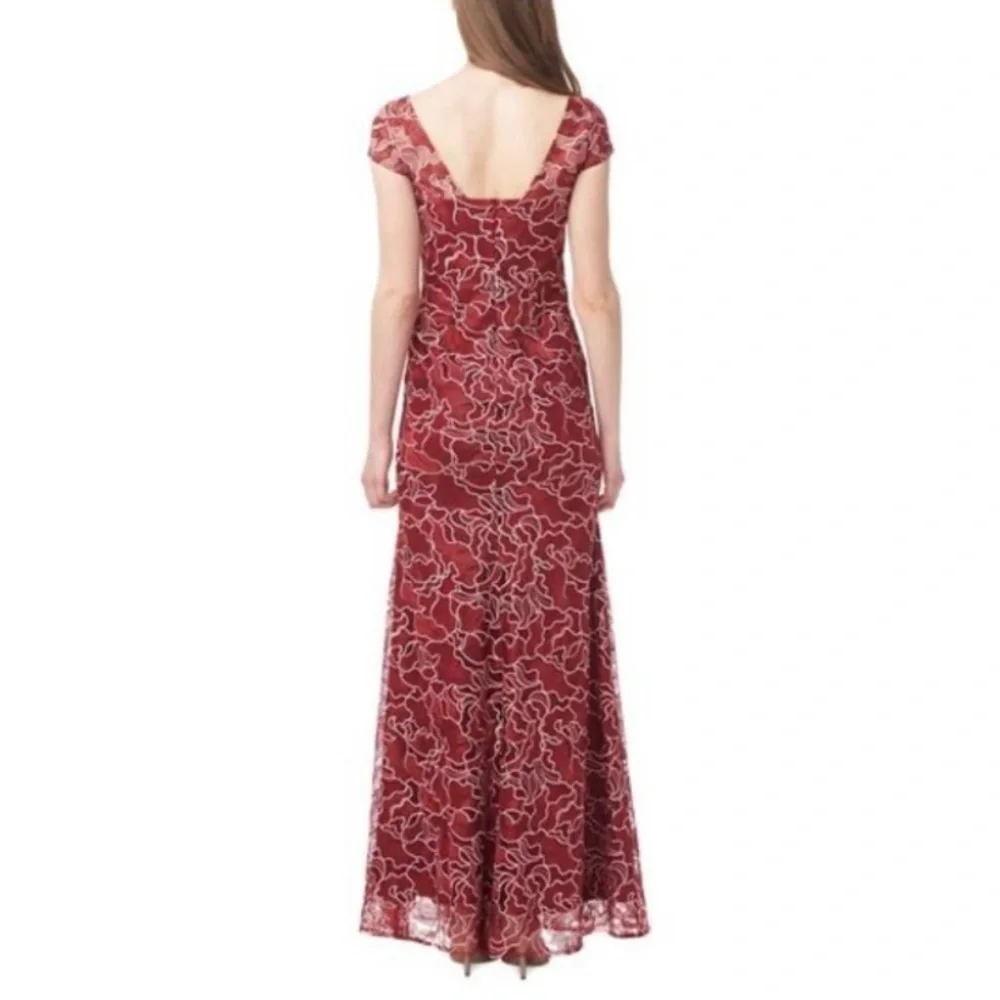 JS COLLECTION Illusion Boat Neck Short Sleeve Embroidered Lace Gown in Scarlet - Picture 2 of 5